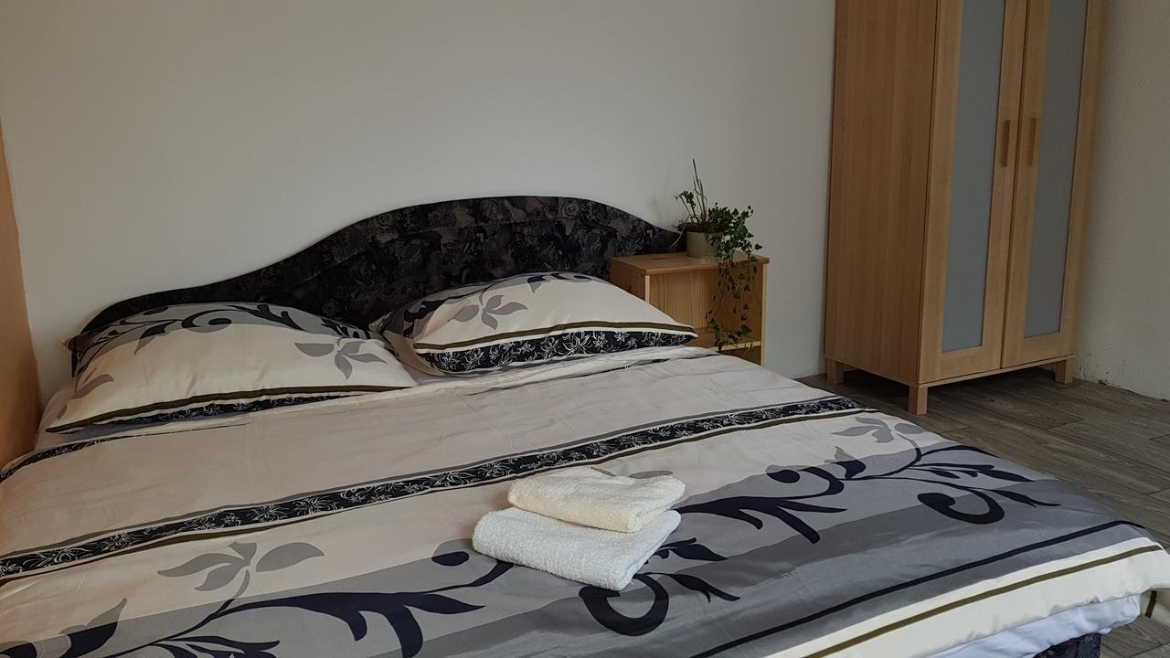 Apartman Marcela Libouchec Exteriör bild